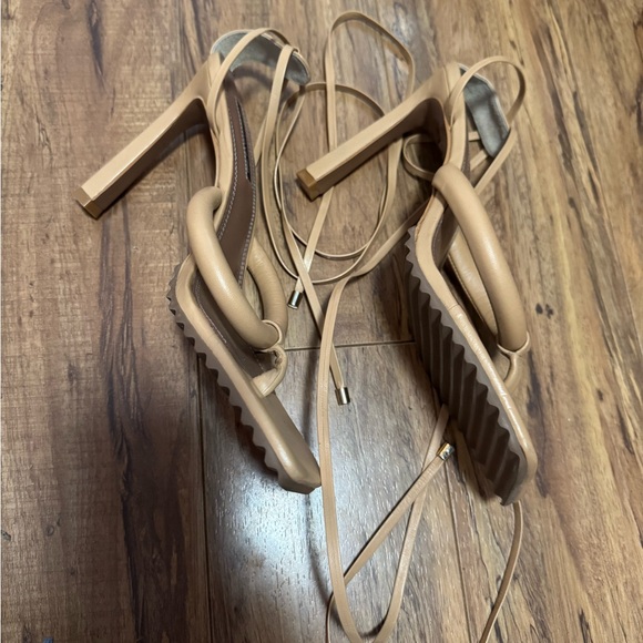 BCBGMaxazria Pelia Sandal SIZE: 8 - Picture 3 of 4